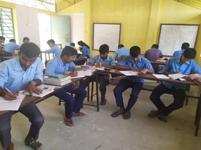 Schüler im Gehörlosenzentrum Siraha beim Unterricht